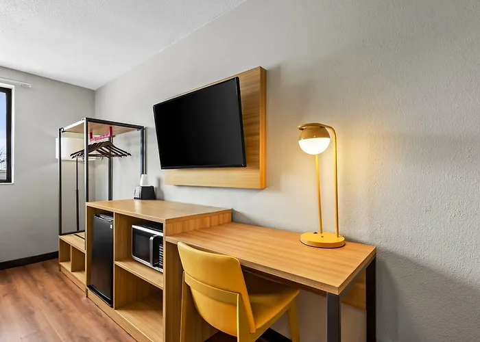 Hotel 6-fargo, Nd - West Acres - North