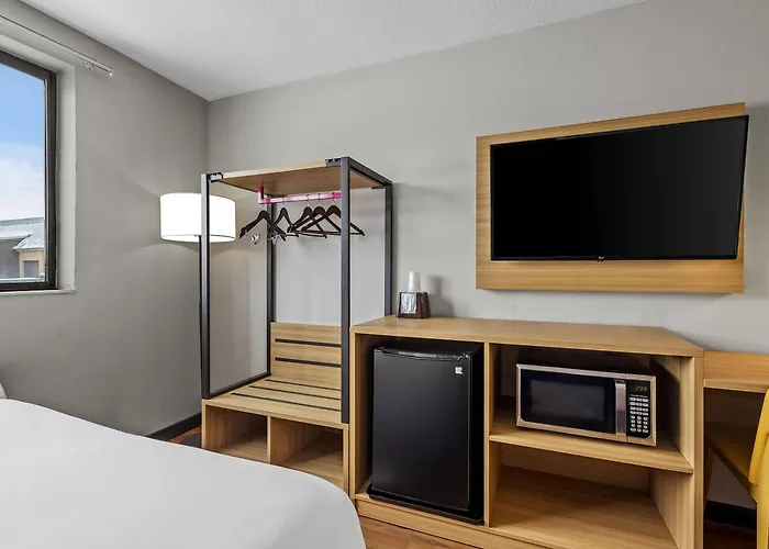 6-fargo, Nd - West Acres - North Hotel Fargo