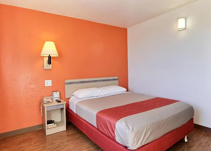 6-fargo, Nd - West Acres - North Hotel 4*