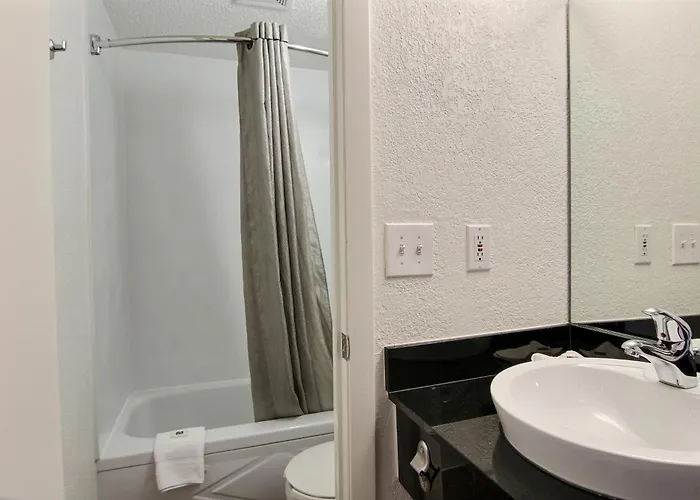 6-fargo, Nd - West Acres - North 4* Fargo