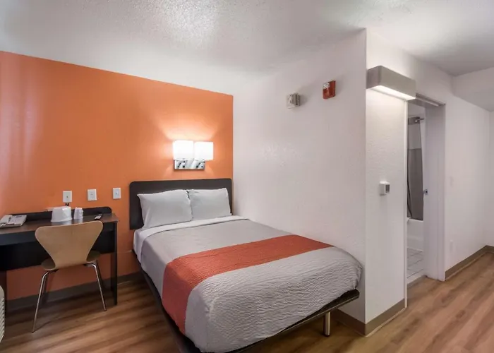 6-fargo, Nd - West Acres - North 4* Fargo